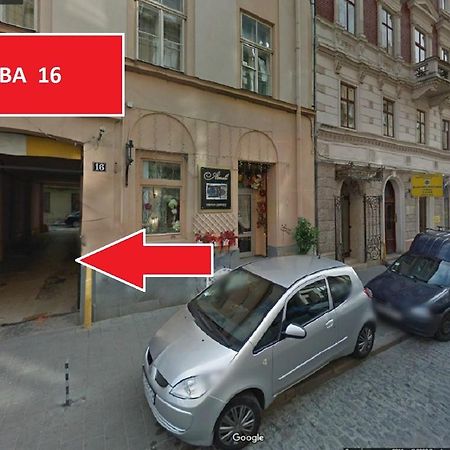 Apartment On Valova 16-2- 2 Minutes To Market Square Lviv Bagian luar foto