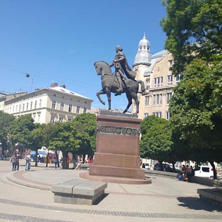 Apartment On Valova 16-2- 2 Minutes To Market Square Lviv Bagian luar foto