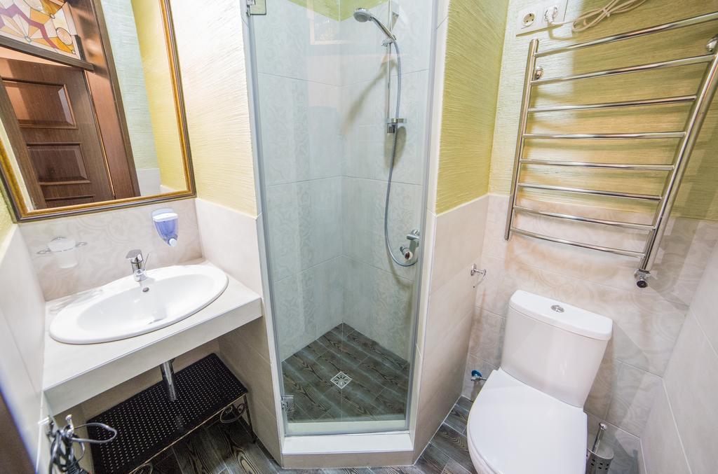Apartment On Valova 16-2- 2 Minutes To Market Square Lviv Bagian luar foto