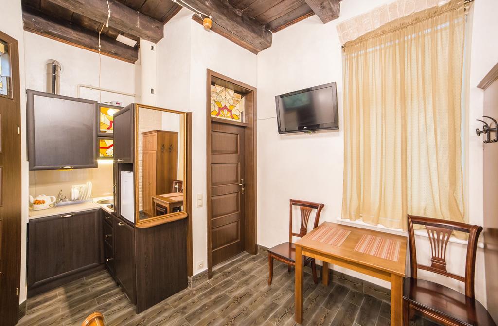 Apartment On Valova 16-2- 2 Minutes To Market Square Lviv Bagian luar foto
